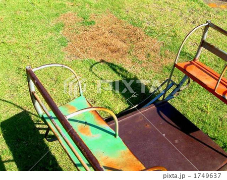 公園とシーソー 1749637