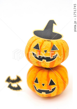 秋の行事ハロウィンのおばけカボチャ の写真素材