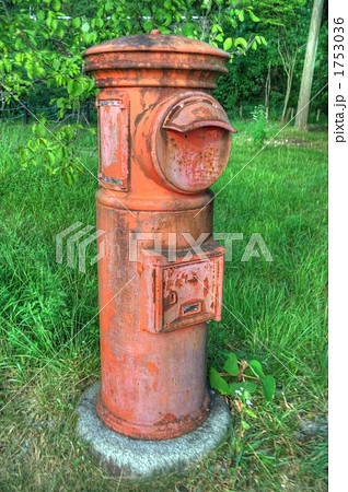 廃止になった古びたポスト（HDR) 1753036