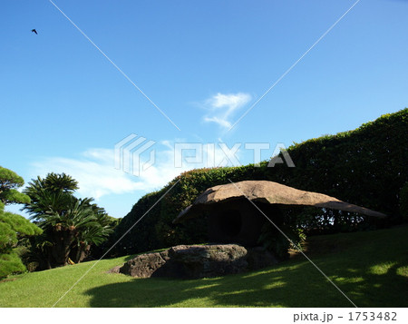 鹿児島・仙巌園の鶴灯篭 1753482