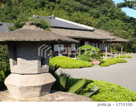 鹿児島・仙巌園の磯御殿と燈篭 鹿児島・仙巌園の磯御殿と燈篭 1753500
