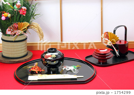 お正月　障子とお屠蘇に縁起小物　（盆飾り鶴亀） 1754299