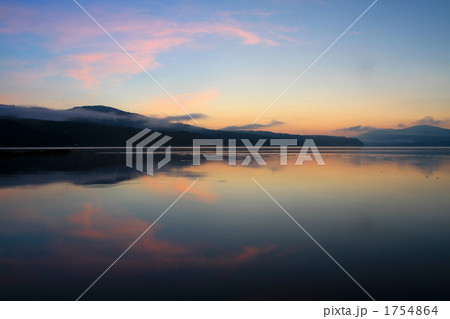 山中湖の夜明け 山中湖の夜明け 1754864
