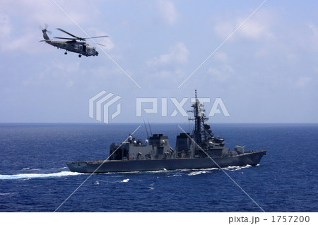 護衛艦とヘリコプター 1757200