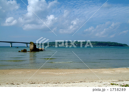 古宇利島と古宇利大橋を臨む 古宇利島と古宇利大橋を臨む 1758289