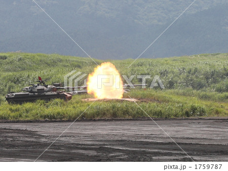 74式戦車小隊射撃の写真素材