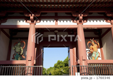 四天王寺東門の金剛力士像  1760346