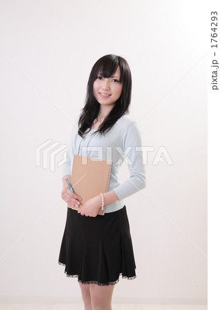 女性のプレゼン 1764293