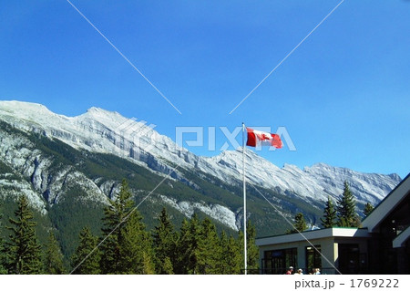 世界遺産　カナディアン・ロッキーの山並み 1769222