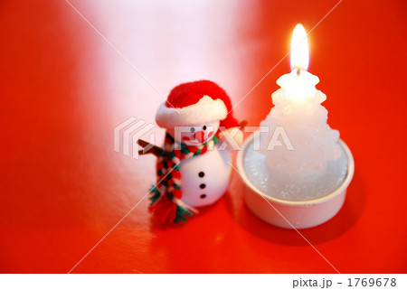 雪だるまとツリーのロウソク（赤バック） 1769678