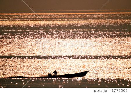 朝焼けの海 1772502