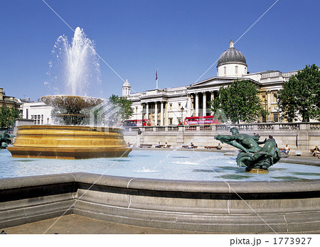 ロンドンのトラファルガー広場 1773927