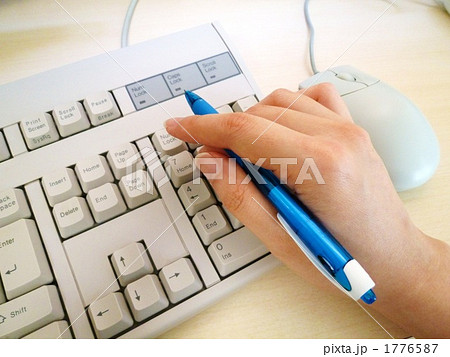 テンキーを打つ手 1776587