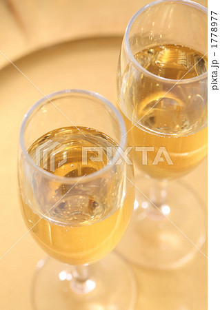 2つのシャンパン 1778977
