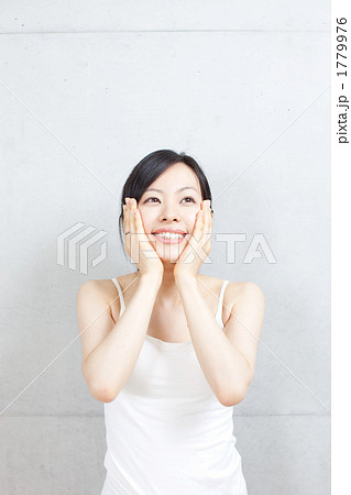 スキンケア女性 1779976