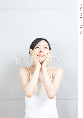 スキンケア女性 1779977