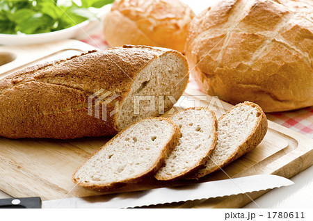 スライス バケット フランスパンの写真素材