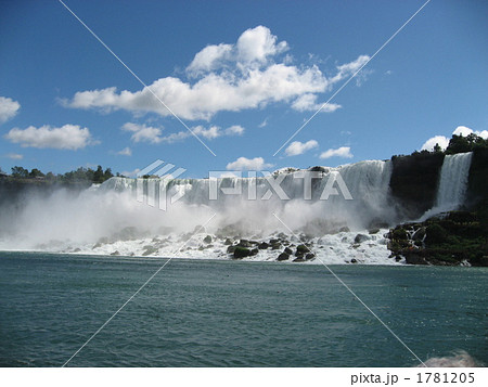 ナイアガラの滝（アメリカ滝とブライダルベール滝） 1781205