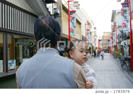 おじいちゃんとお散歩 1783979