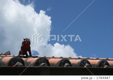 屋根の上のシーサー 1784987
