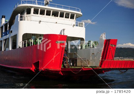 入港する赤いフェリーボート 入港する赤いフェリーボート 1785420