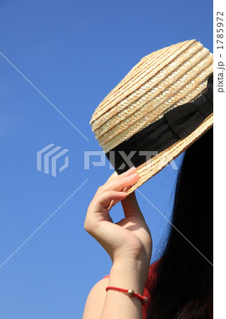 麦わら帽子と青い空 1785972