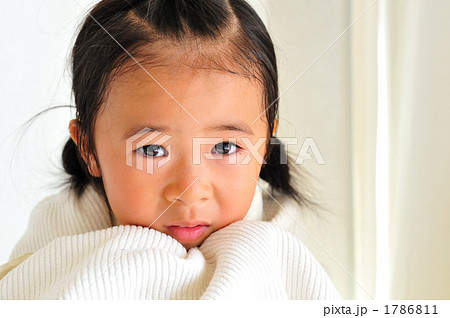 泣き顔の子供の写真素材
