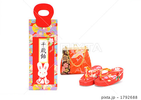 七五三の千歳飴と草履　 1792688
