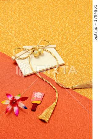 祈願する日本の縁起物 金紐 絵馬 羽子板 祈願する日本の縁起物 金紐 絵馬 羽子板 1794801