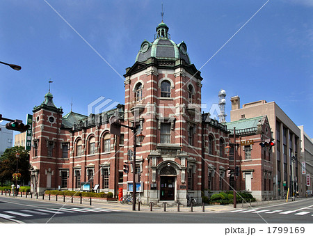 盛岡散歩・国重要文化財の岩手銀行中ノ橋支店 1799169