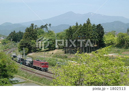 ED75が牽引する変圧器輸送の特大貨物列車 1802513