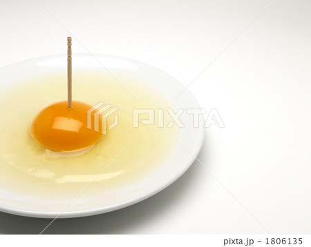 楊枝が刺さる新鮮卵 楊枝が刺さる新鮮卵 1806135