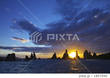 和歌山　串本　橋杭岩の夜明け 1807940