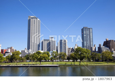 大阪南天満公園とマンション群 1807963