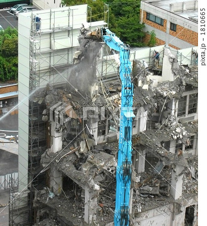 東京大学の解体工事 1810665