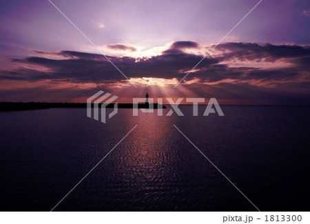 灯台に射す夕光 1813300