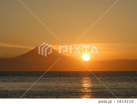 荒崎より富士と日の入り 1814210