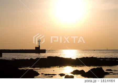 三浦半島の長井の海岸より相模湾の夕景 三浦半島の長井の海岸より相模湾の夕景 1814464
