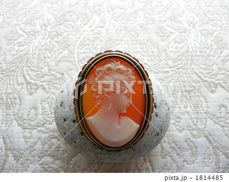 古いカメオのブローチ 1814485