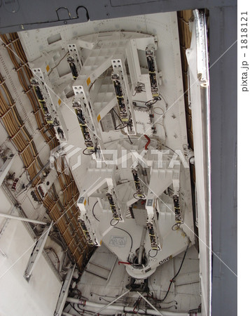 爆弾格納庫1 1818121