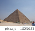 1823083
