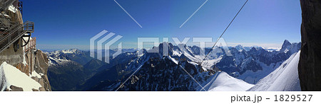 エギーユ・デュ・ミディ展望台からのパノラマ エギーユ・デュ・ミディ展望台からのパノラマ 1829527