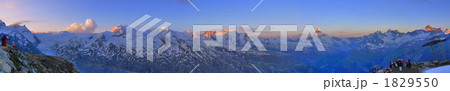 ロートホルン・パラダイスからの朝焼けパノラマ風景 1829550