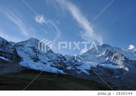名峰メンヒ　と　ユングフラウ 1830544
