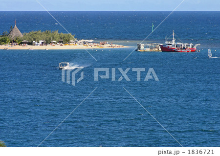 レジャー客で大賑わいの小さな島、カナール島 レジャー客で大賑わいの小さな島、カナール島 1836721