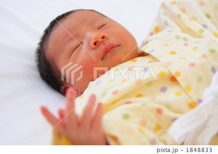 生後5日目の新生児 生後5日目の新生児 1848833