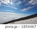 富士山７合半から見る雲海と太陽。 1850467