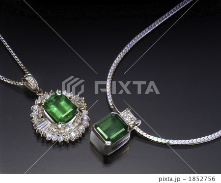 エメラルドペンダント 1852756