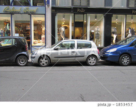 パリの縦列駐車 1853457