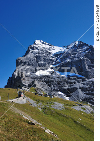 アイガーと登山電車 (縦) アイガーと登山電車 (縦) 1854699